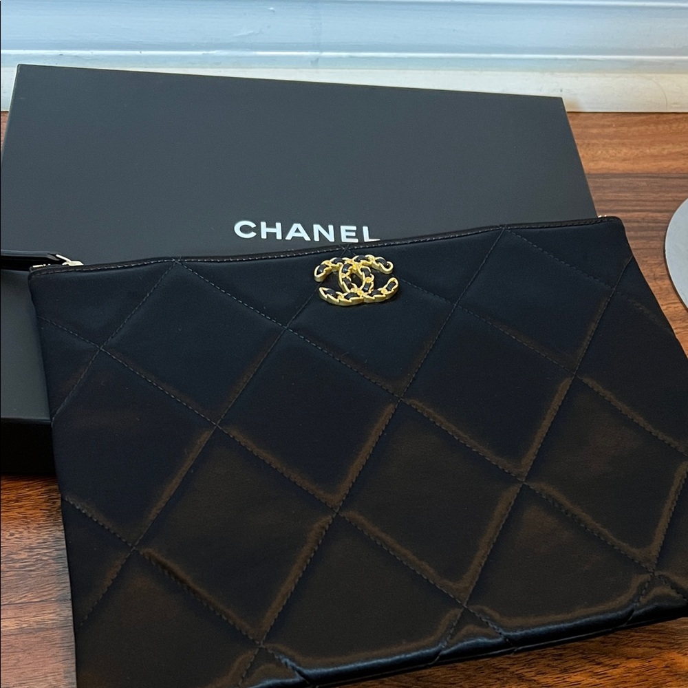 3094 Chanel Black Quilted Pouch